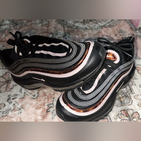 Nike Black and Pink Athletic Shoes - Picture 1 of 3